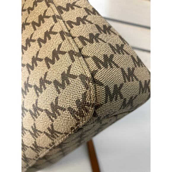 MICHAEL KORS MEDIUM SAFFIANO LEATHER SIGNATURE CROSSBODY BAG - Picture 10 of 16